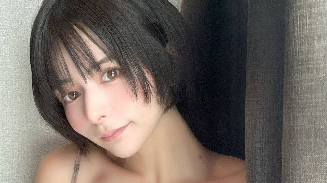 紅羽祐美|カーテンの隙間からの画像1