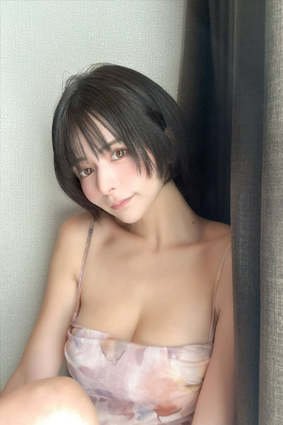 紅羽祐美|カーテンの隙間からの画像2