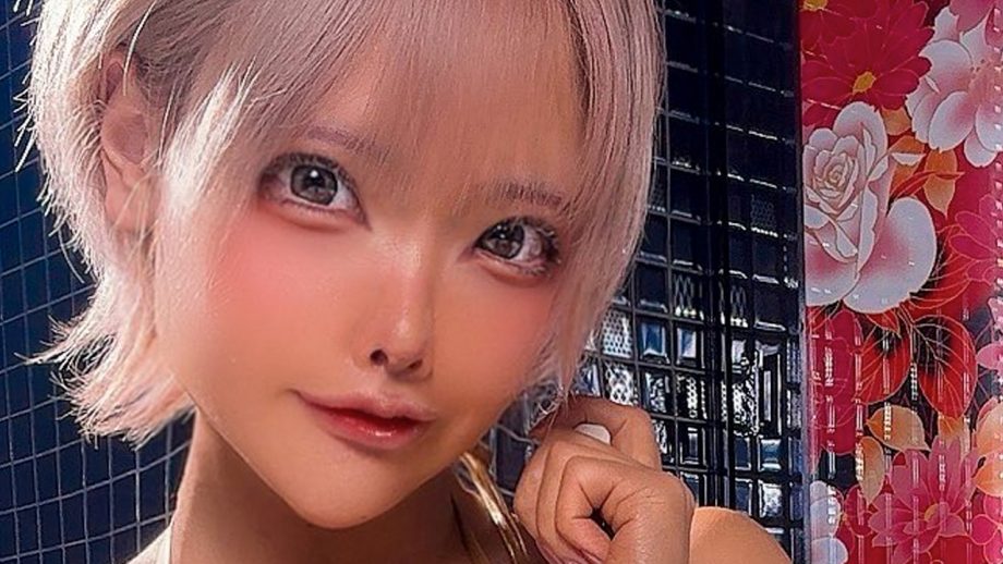 水羽えと「ヲタクに優しい褐色金ビキニ」