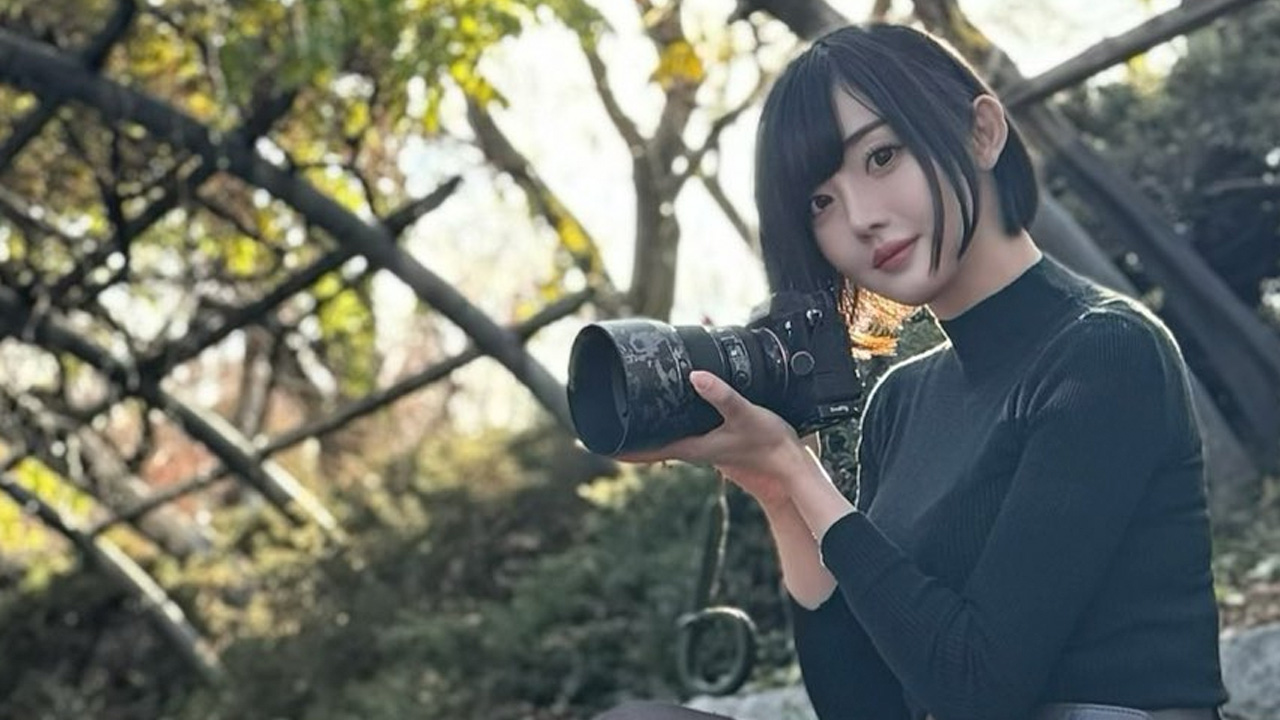 あやちゃも、黒ストとカメラ女子の画像1