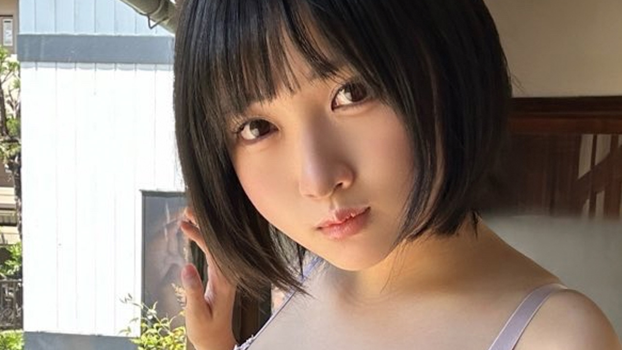 小倉あずさ、縁側でランジェリーの画像1