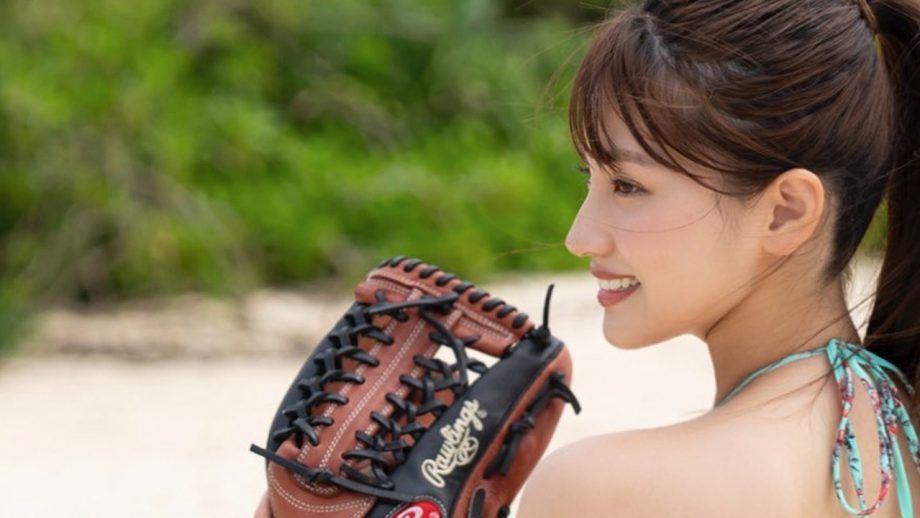 花咲楓香｜砂浜のストライク