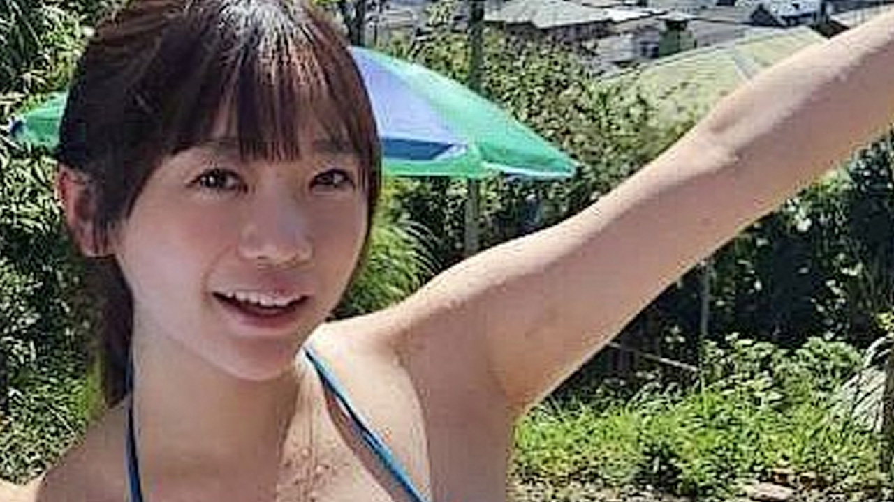 佐野なぎさ、青空とプールともっちりとの画像1