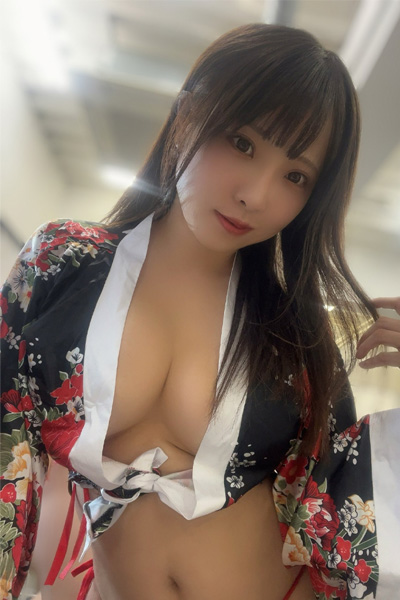 日下部ほたる「素肌に着崩し和服」の画像2