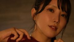 久瑠美にな｜紅の灯り、夜の入り口