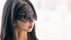 雁木マリ｜窓辺の仮面姫