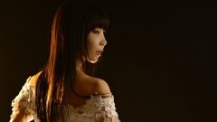 梅田桃子｜光のドレスの女王