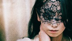 雁木マリ｜硝子越しの微睡み