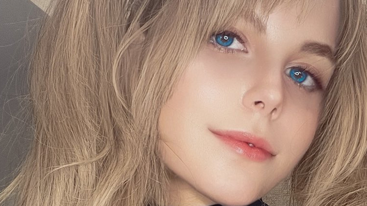 ネトーチカ、ツインテールどデカパイの画像1