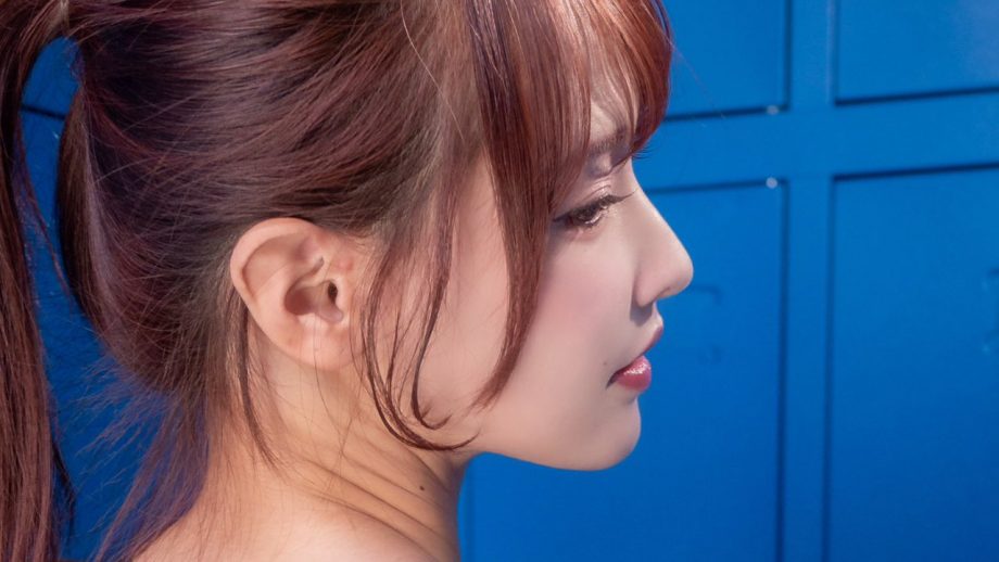 鬼木このは「競泳水着の美背中」