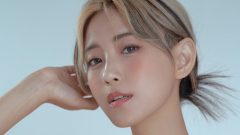 つんこ、黒キャミのナチュラル渓谷