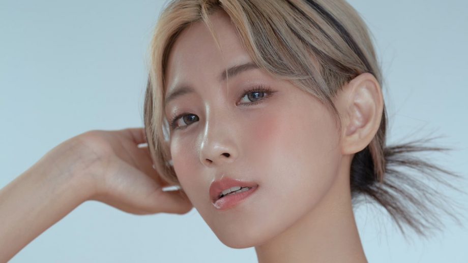 つんこ、黒キャミのナチュラル渓谷