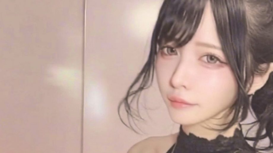 鏡乃ミラ｜夜を待つ黒ぱい