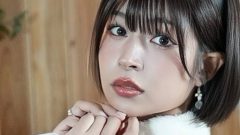藤井マリー｜午後の椅子、あみタイツの女