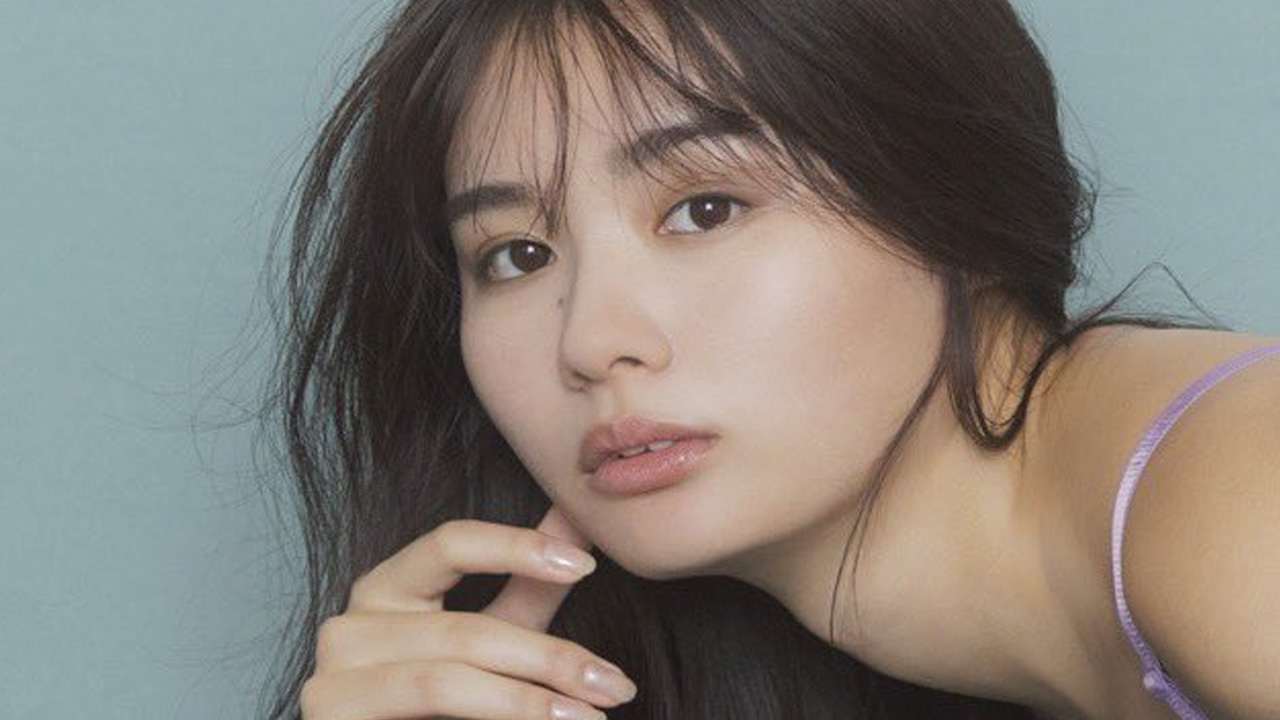 豊島心桜｜ソファに沈む午後の画像1