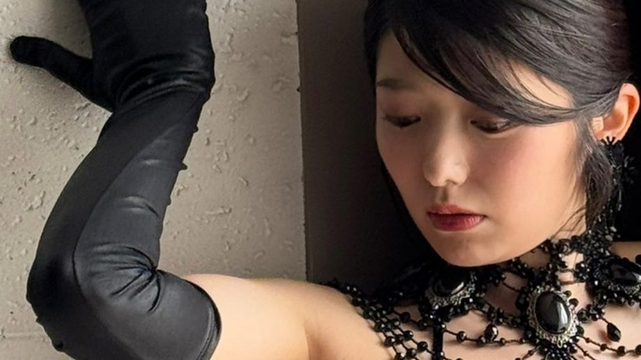 山田かな｜黒い手袋と沈黙