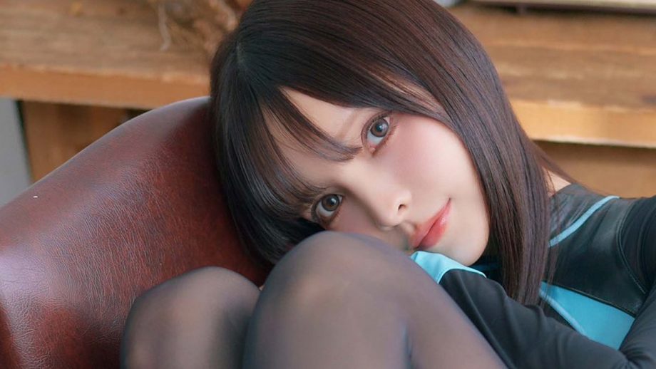 ゆゆ｜椅子の上で抱く