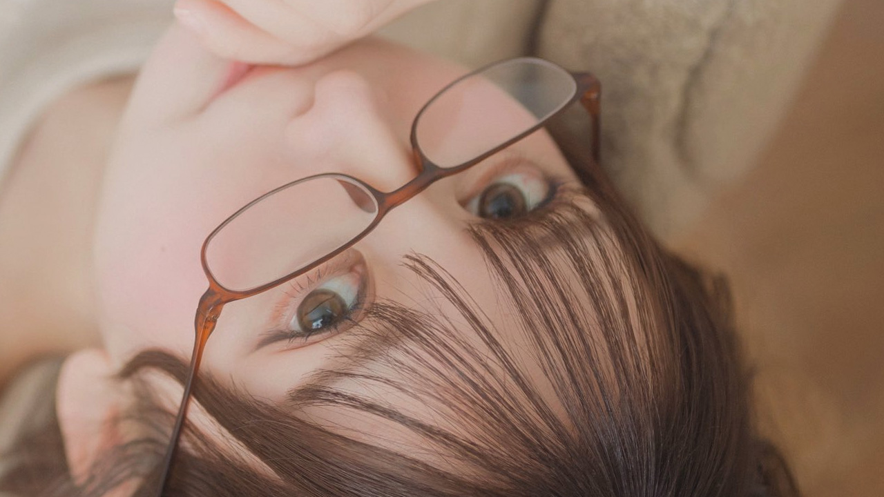 清水れい｜逆さまで大胆露出の画像1