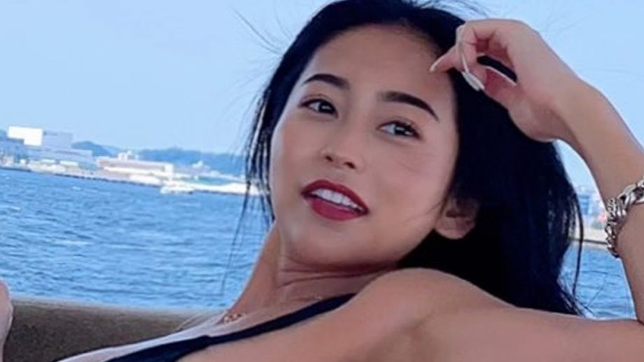 RINA TOEDA｜海へ続くナイスソファ