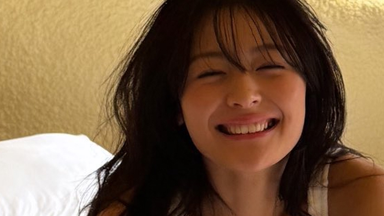 和内璃乃｜夜の縁で笑う美しい人の画像1