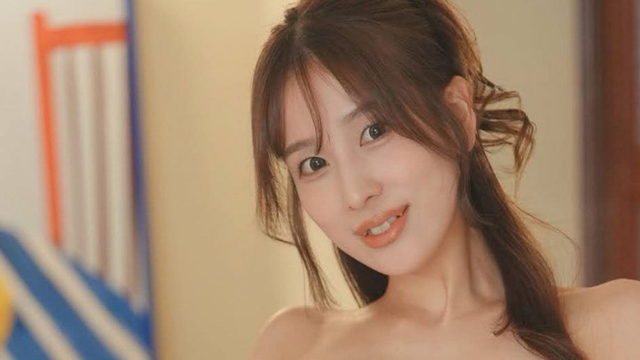 三澄寧々｜黄色い椅子と笑顔の距離