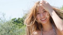 大貫彩香｜風にほどける、午後