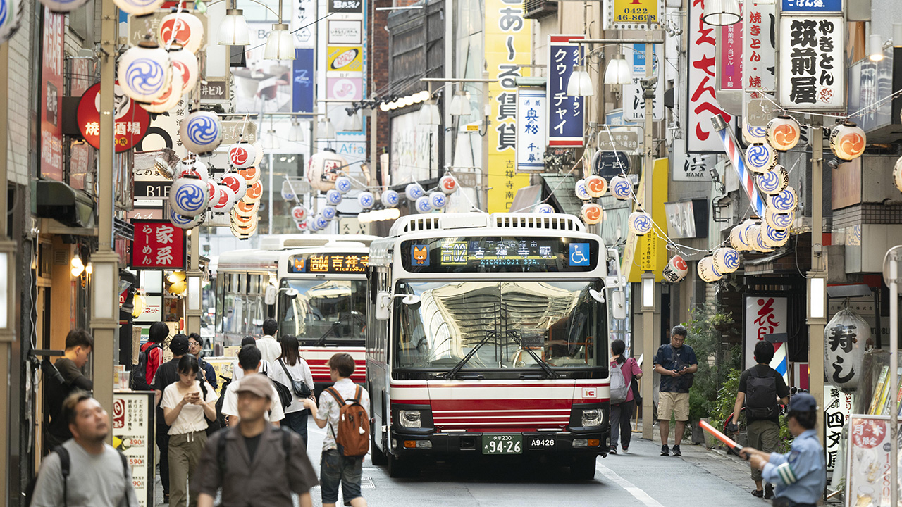 「2024年問題」で運転士はますます稼げない…交通網が大ピンチ！ 人手不足でバスの運休・減便が止まらない驚きの理由とは？の画像1
