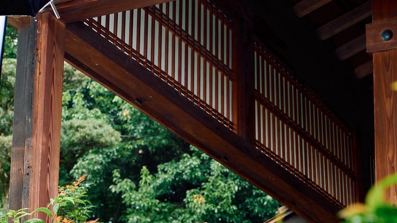 かがみ。もち|庭園に忍ぶ赤の画像1