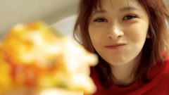 山田あい｜ねえ、食べる？