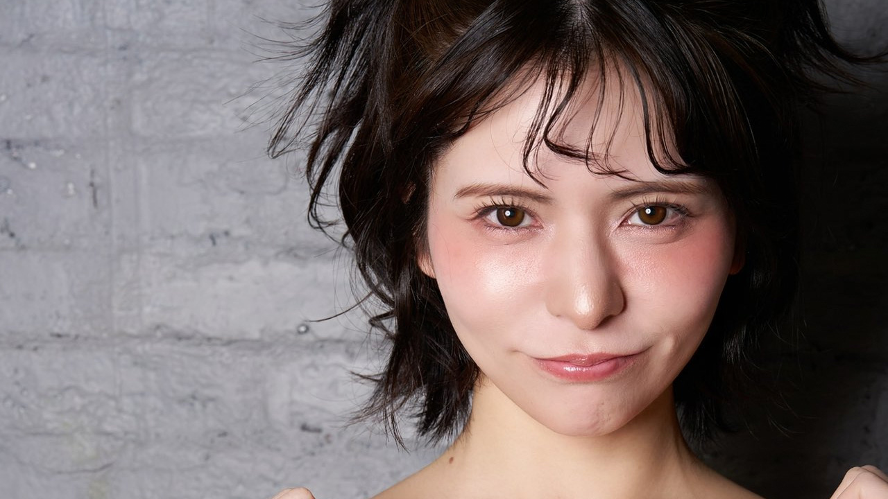 紅羽祐美｜ひかりを纏う、膝立ちの午後の画像1