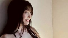 小日向優花｜窓辺の午後、ほどける時間