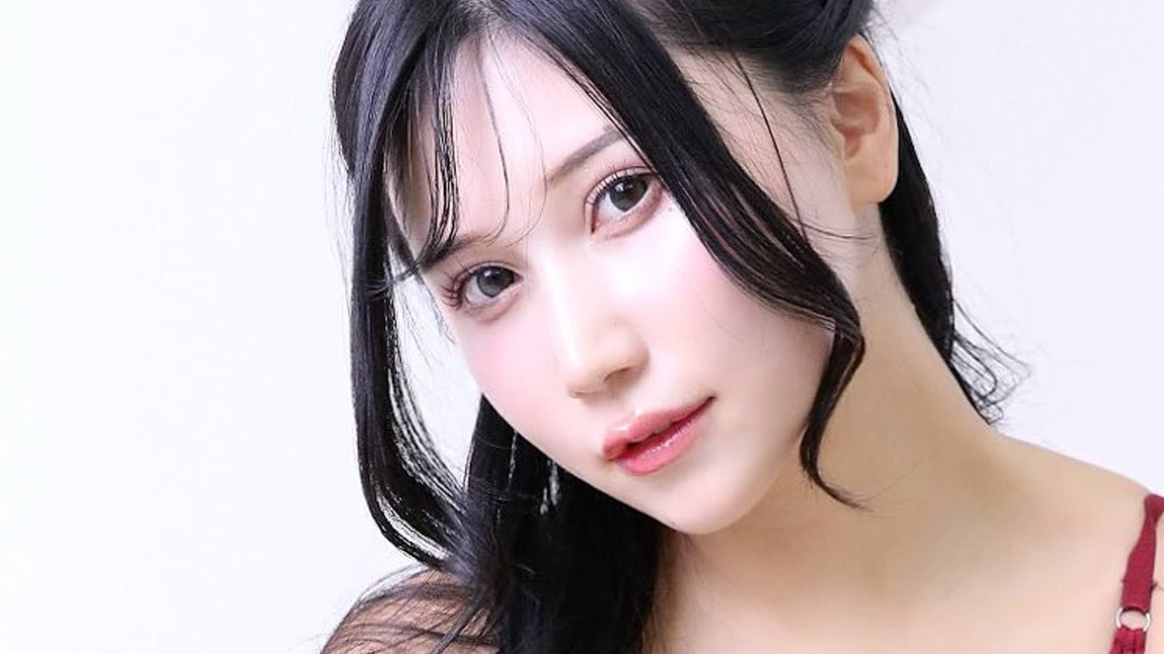 朝比奈りる｜紅のまどろみの画像1