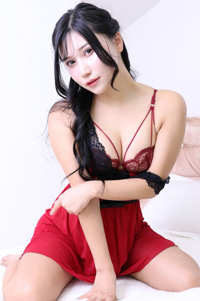 朝比奈りる｜紅のまどろみの画像2