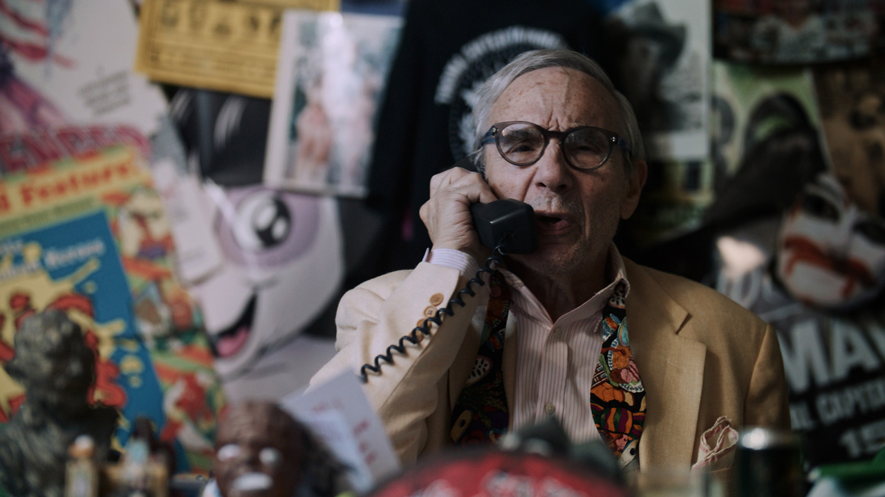 「トロマ・エンターテイメント」を率いるロイド・カウフマン監督が特別出演