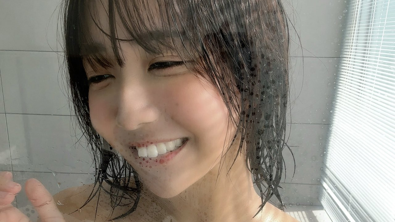 天羽希純｜水滴の向こう側で微笑むひとの画像1