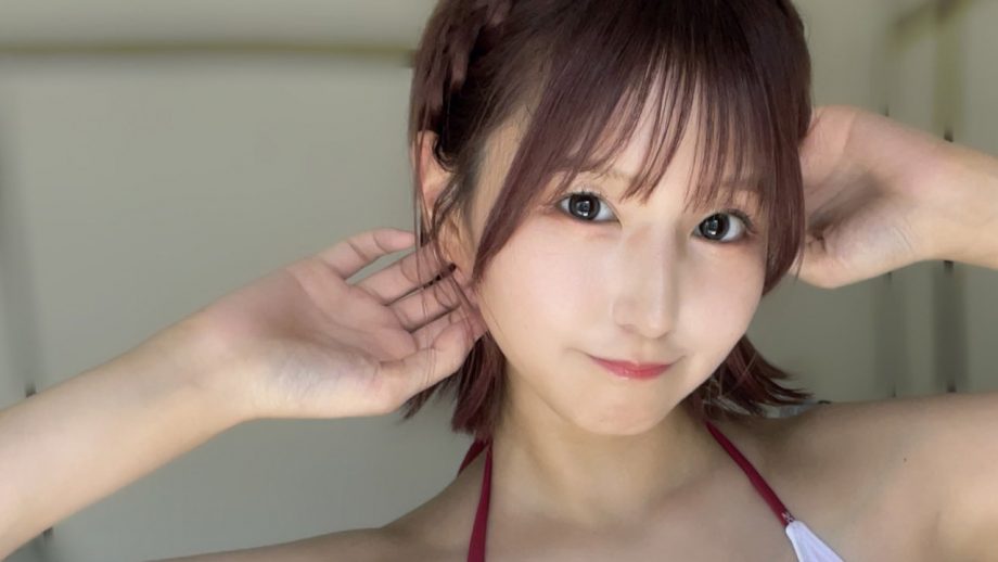 伊関あみ｜午後の窓辺、白いシーツの島