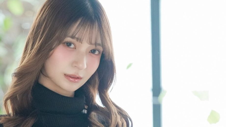 さくらわかな｜黒レース、低い視線の罠