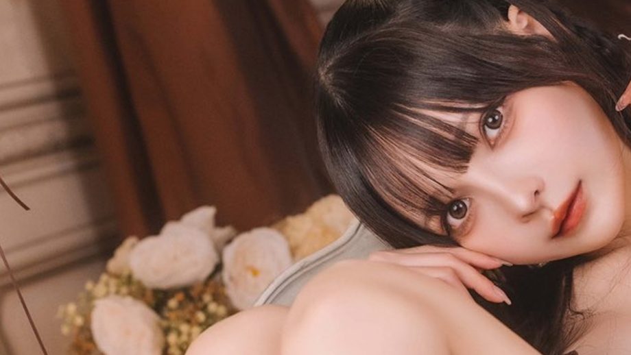 ゆゆ｜鏡の前の赤い靴