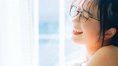 立川楓｜朝露をまとう眼鏡