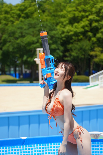 大庭すみ花｜真夏の水鉄砲の画像2