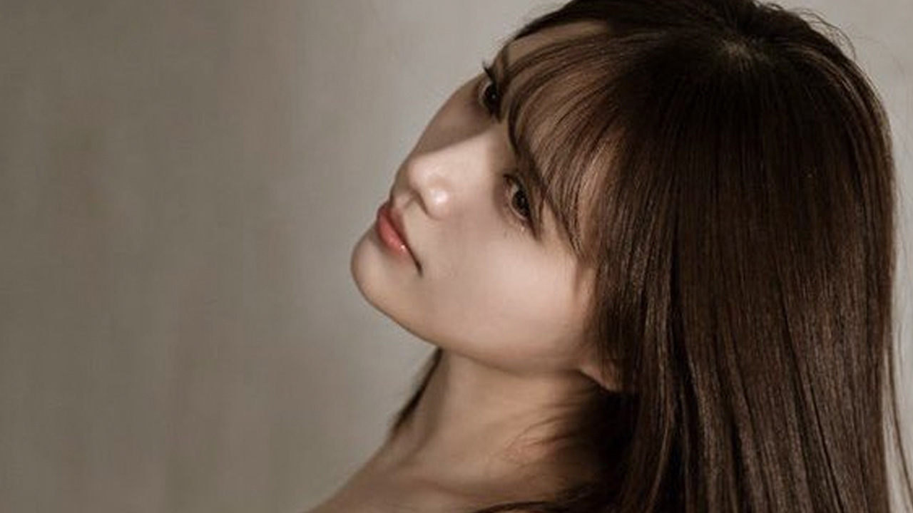 羽瀬レイナ｜レースの背中の画像1