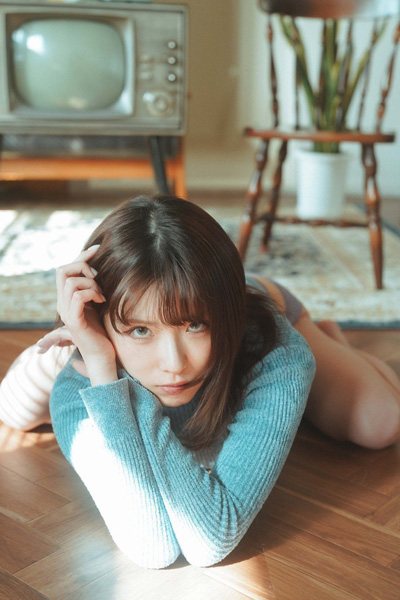 千景ミサ｜フローリングにムギュの画像2