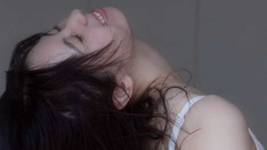 小池里奈｜奔放な美尻