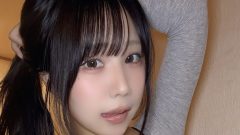 桃木兎羽｜はち切れるグレー