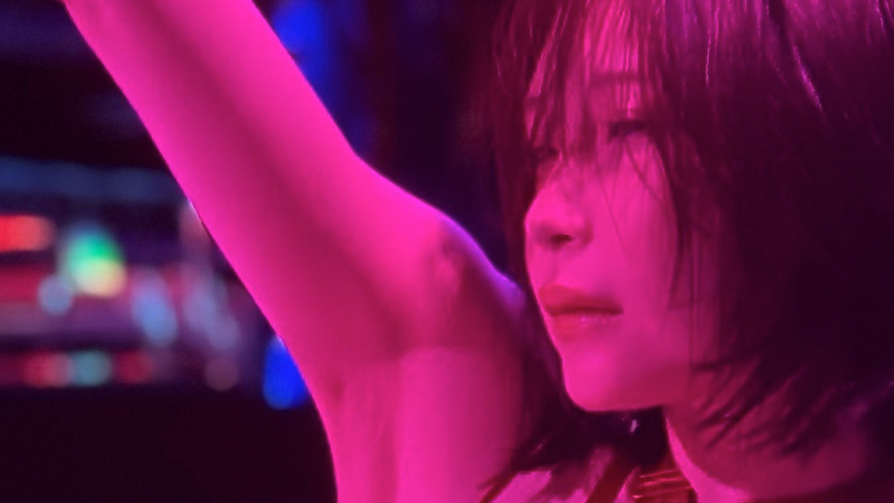 あまつまりな｜赤と紫と艶の画像1