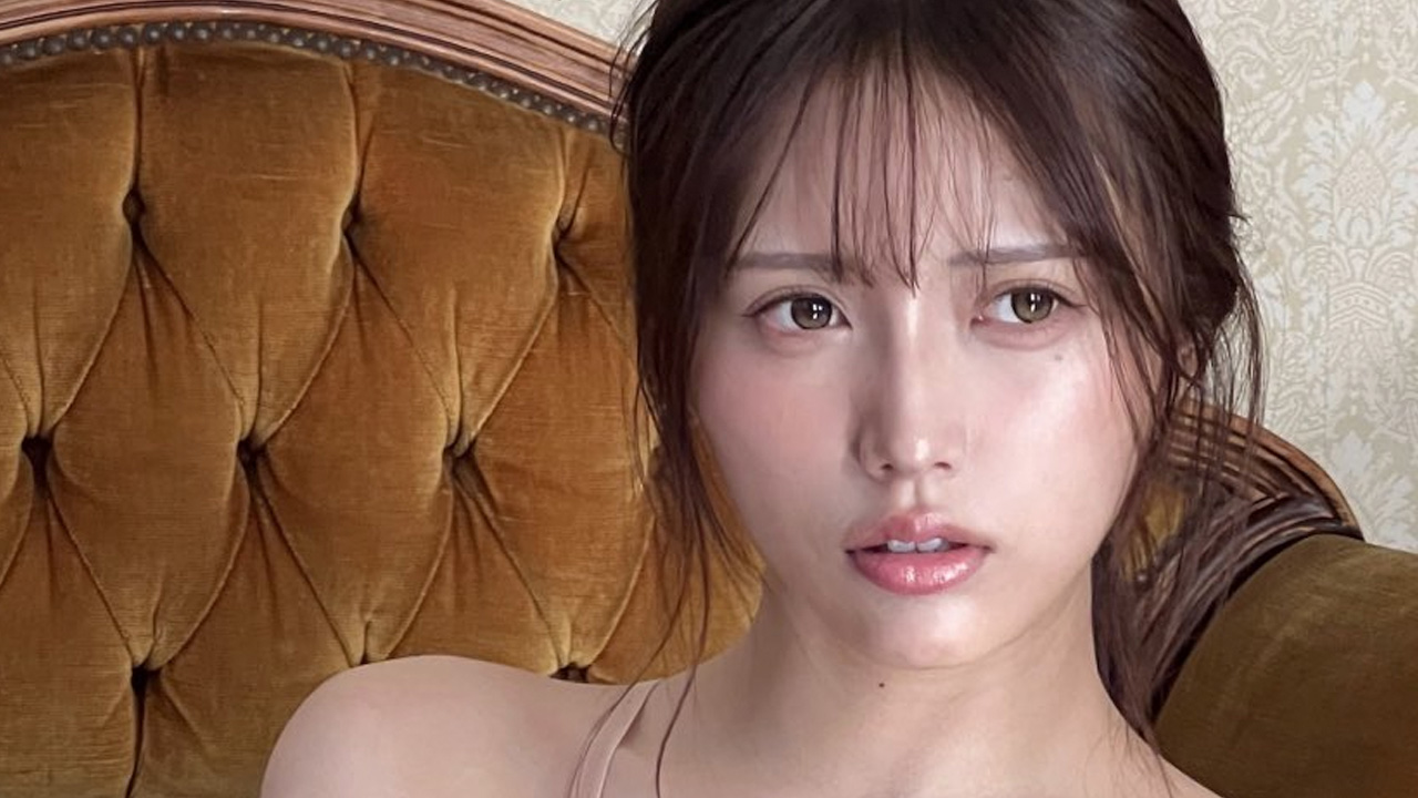 羽瀬レイナ｜クラシック脱ぎの画像1