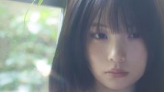 宇都宮未来｜窓辺にて