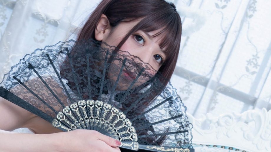 くろうさぎ｜白い幻想の椅子