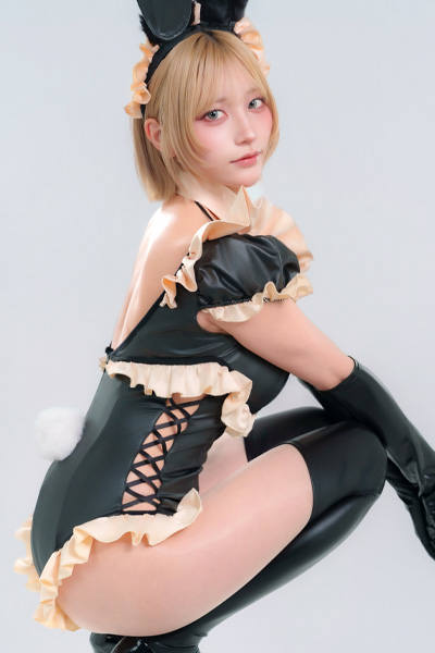 えびびちり｜黒い月のバニーの画像2