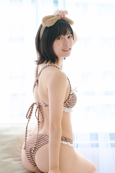 葉月つばさ｜窓辺のお尻の画像2